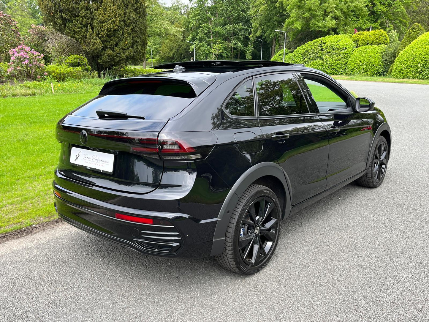 Volkswagen Taigo 1.5 TSI R-Line Pano DSG Black in Black ACC IQ Drive